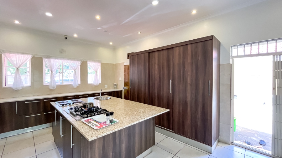 To Let 10 Bedroom Property for Rent in Constantia Western Cape